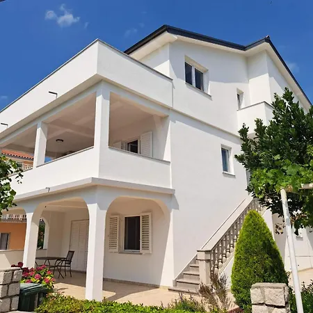 Maja Apartamento
