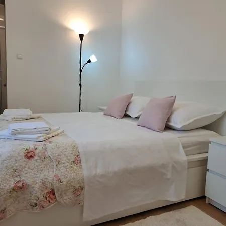 Maja Apartman *